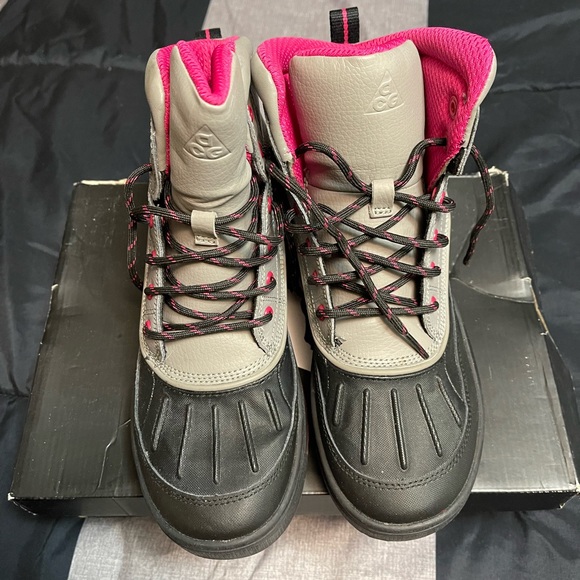 Nike boots - Picture 2 of 3